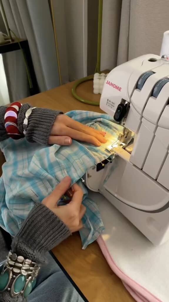 幅を調整し、再び縫い合わせて……