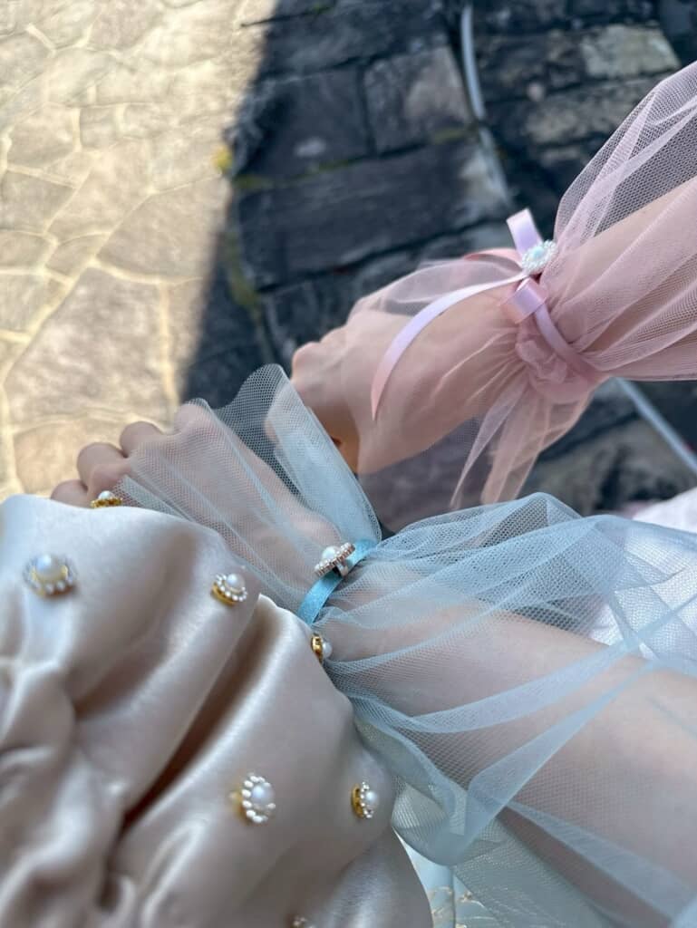 姉妹でおそろいのドレス、とても素敵です！