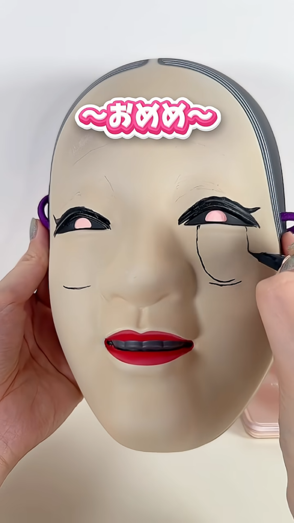 大きなアニメ風の目を描き足し