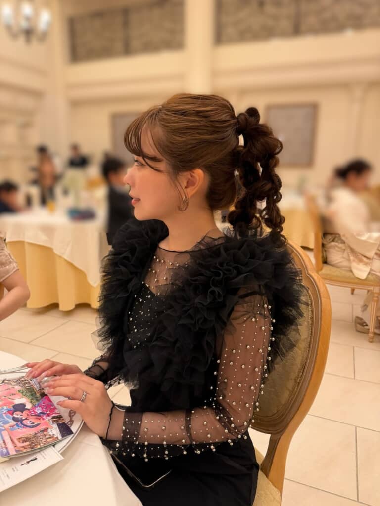 ダブルのバブルポニーがドレスにもぴったり