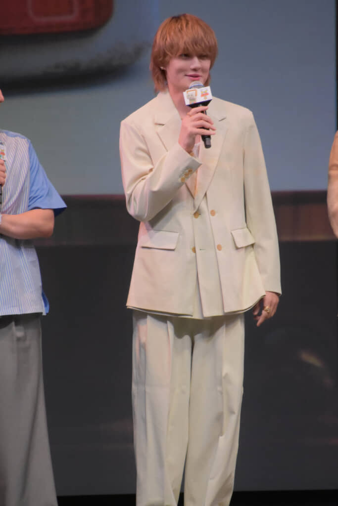 マイクを手にした佐野さん