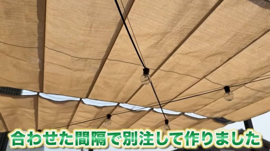 日よけの下に設けてある照明