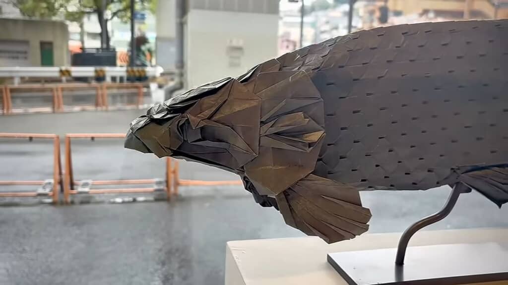 完成した折り紙ピラルクの頭部