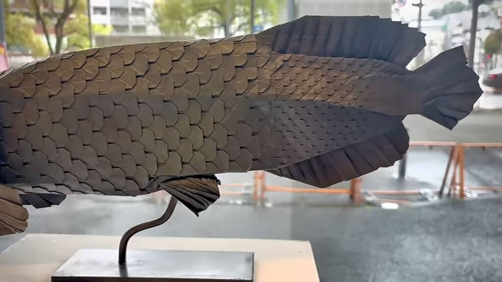 完成した折り紙ピラルクの尻部