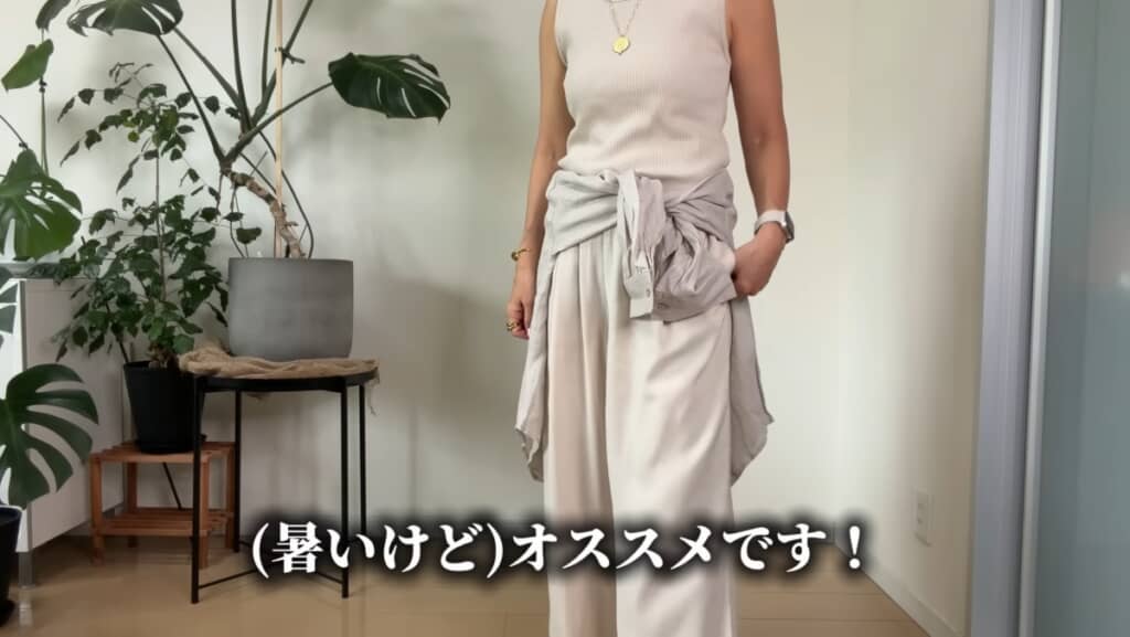 異素材ミックスのワンカラーコーデ