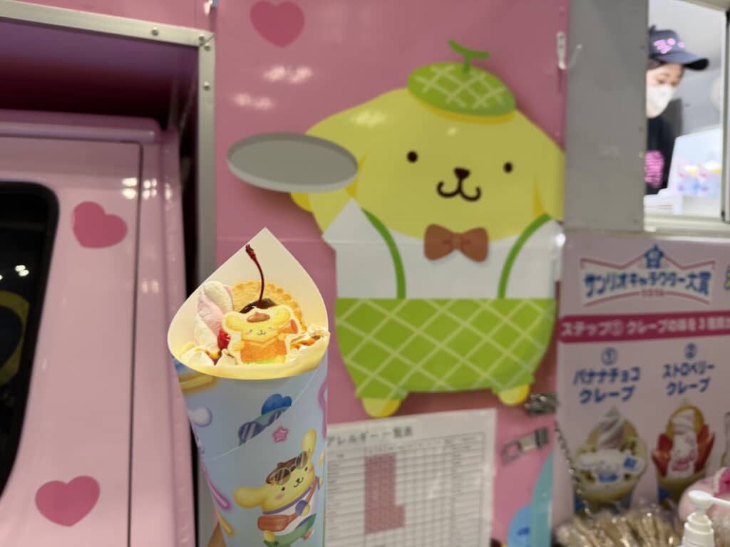 フードエリアで選べるサンリオキャラクタークレープ(800円)