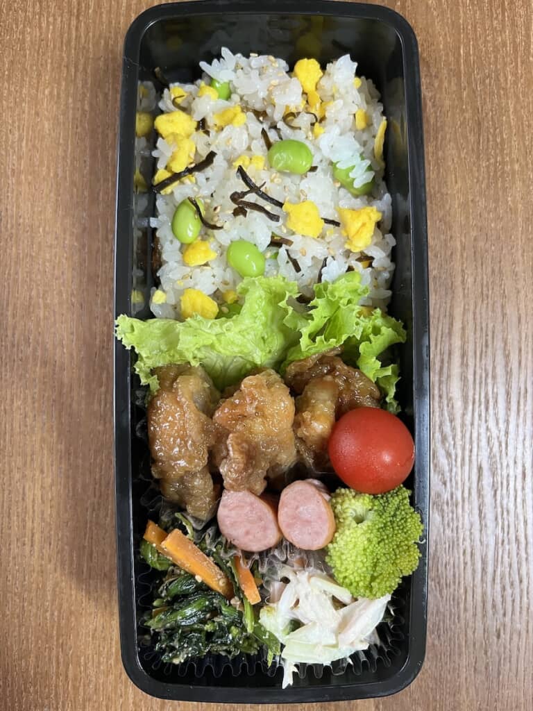 満足感、栄養バランス、彩りの三拍子そろったお弁当