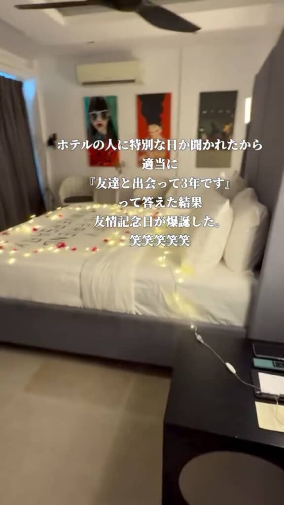 ベッドの上にすてきな装飾が