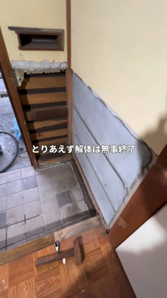 下駄箱をきれいさっぱり撤去。次回は解体に伴って壊れた壁の修繕だそうです