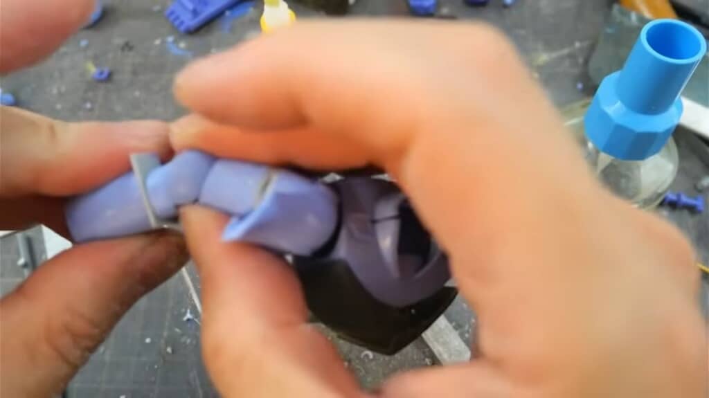 プラスチック板を追加して腕の角度を変えつつ延長