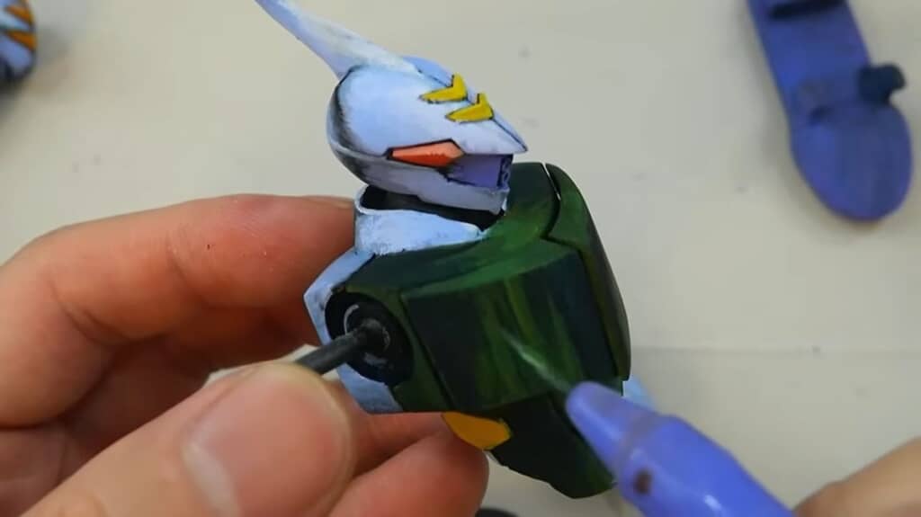 筆のタッチを残しつつ胴体を筆塗り