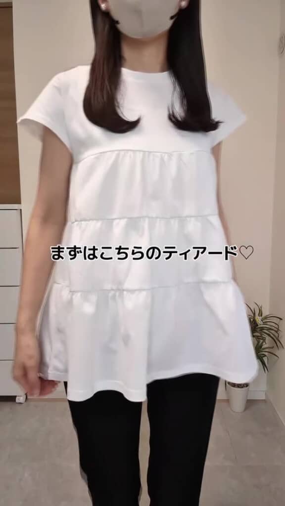 白のティアードトップス