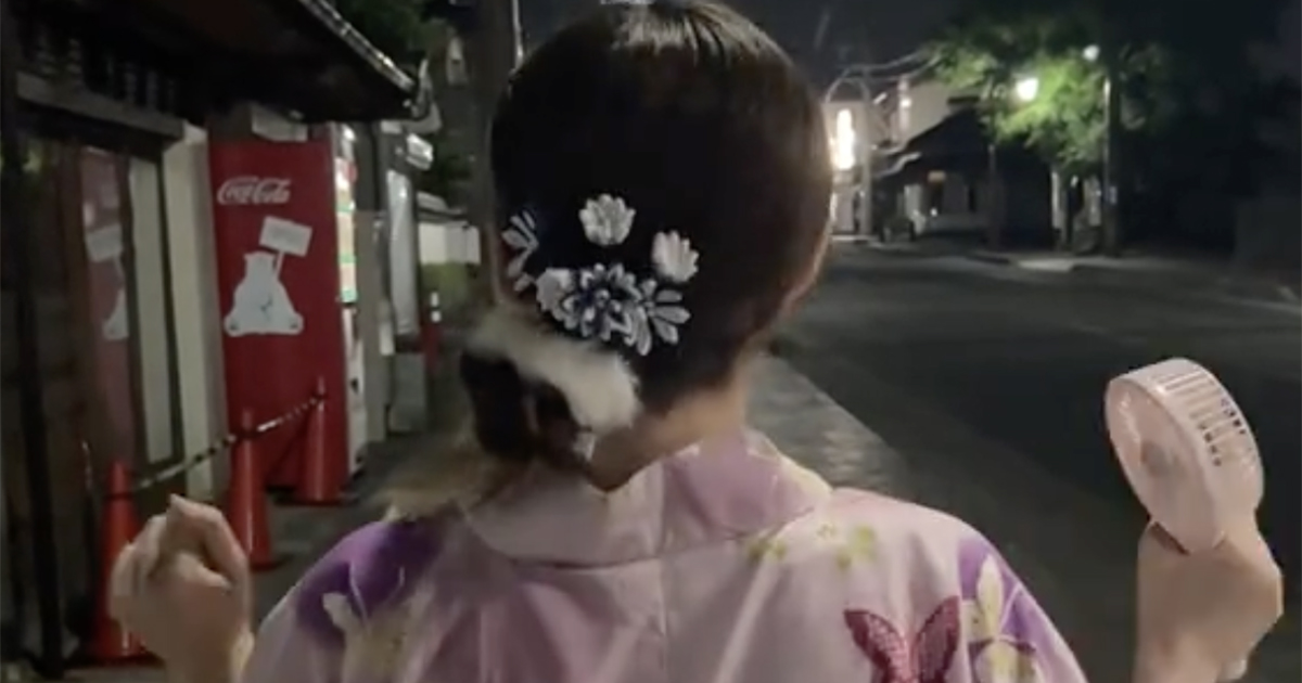 おばあちゃん「これが流行りやけん!」→浴衣姿の孫に提案したのは…… 予想外の着こなしに「本当は10代だったりしません?」「天才か」 投稿者に話を聞いた(1/2) | ファッション ねとらぼ