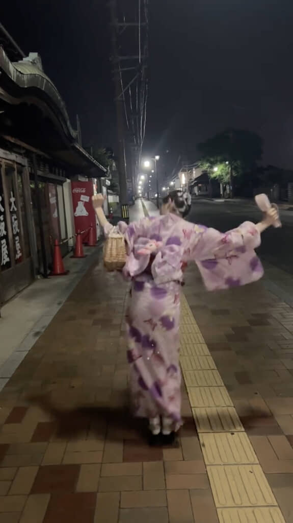 動くたびにぬいぐるみもぴょんぴょん飛び跳ねます