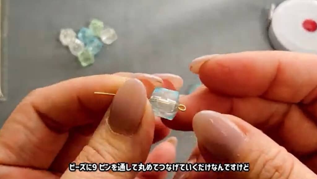 ビーズに9ピンを通します