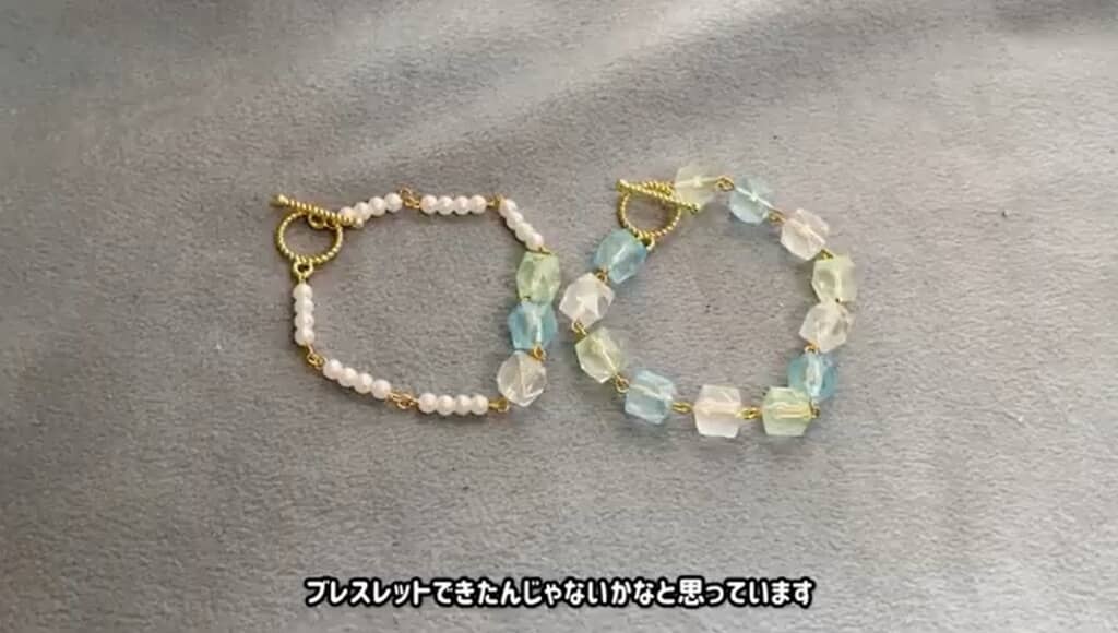 完成です（動画で作ったのは右側のブレスレット、左側はセリアのパールでアレンジしたもの）