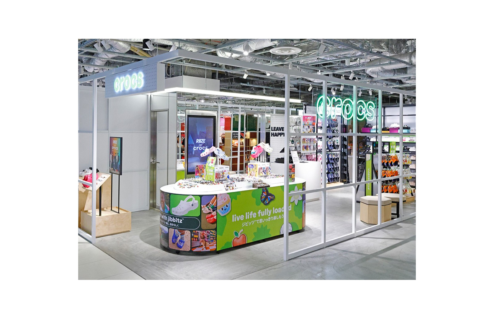 「2足目です」 crocs(クロックス)の“リカバリーサンダル”に絶賛の声 「疲れ知らずの魔法のような靴」「近所の買い物や食事はいつもこれ」(1/2) | シューズ ねとらぼリサーチ