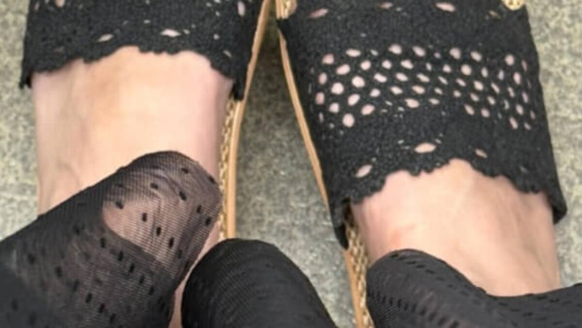 外出中に靴が破損→あわててダイソーに駆け込むと……「なんとか帰れそう」 ピンチを救った商品に反響「300円には見えない」(1/2) | ライフスタイル ねとらぼ