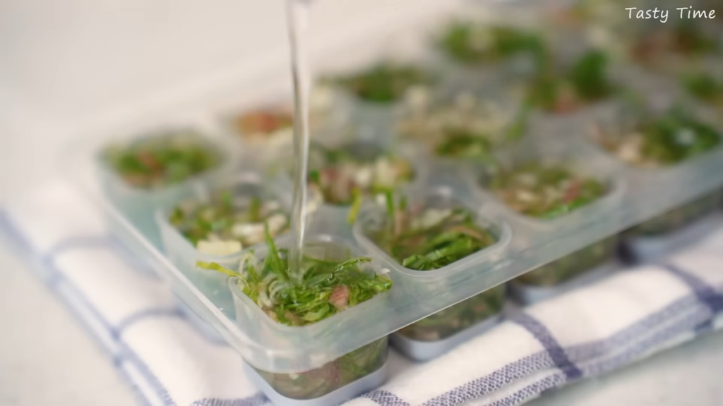 薬味は製氷皿で凍らせて薬味氷に