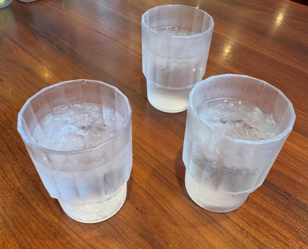 赤ちゃんの分のお水も出てきた