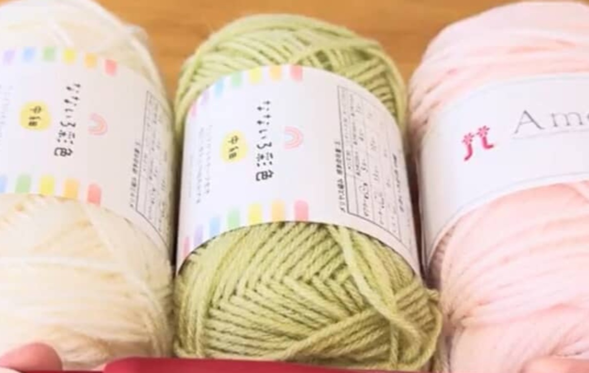 毛糸でお花をコツコツ編んでいくと…… かわいすぎるインテリア雑貨が完成「自分でもびっくり」(1/3) | 編み物 ねとらぼ