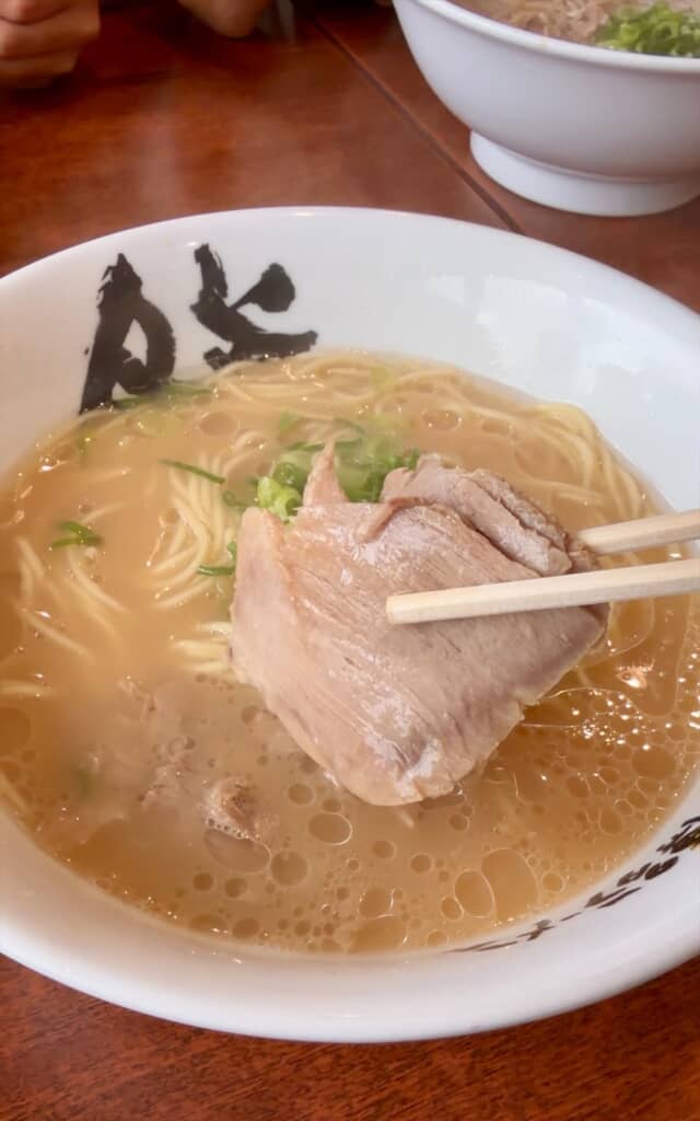 チャーシューもこのサイズ