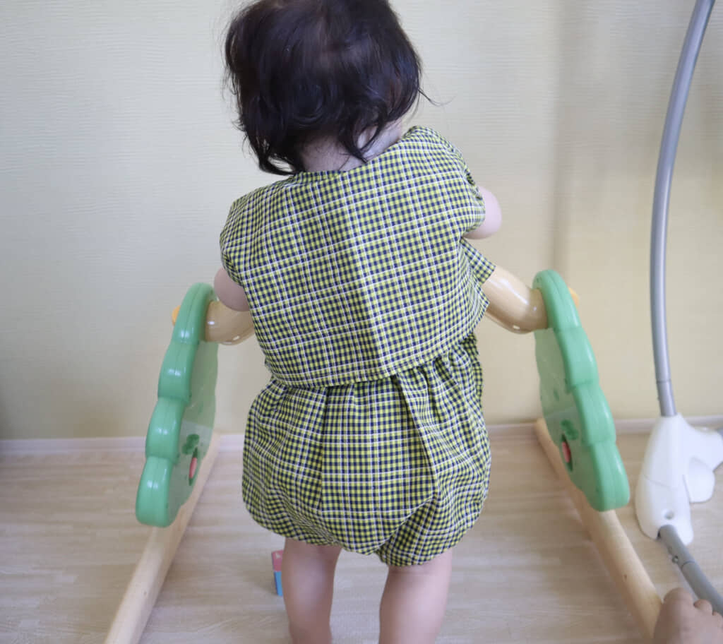 きちんとして見える立体的なシルエットに仕立てられています