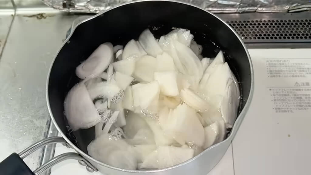 玉ねぎと大根はみそ汁に