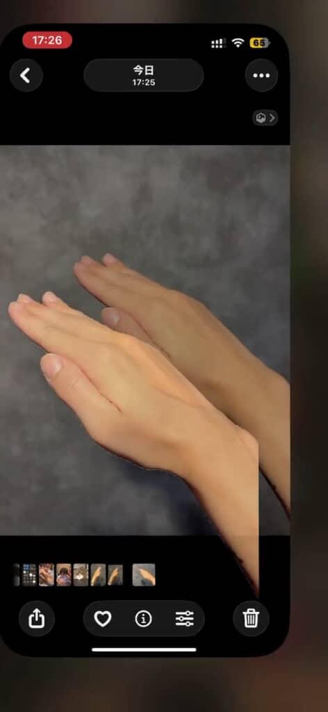 長押しで切り抜いた右手を動かせる状態に