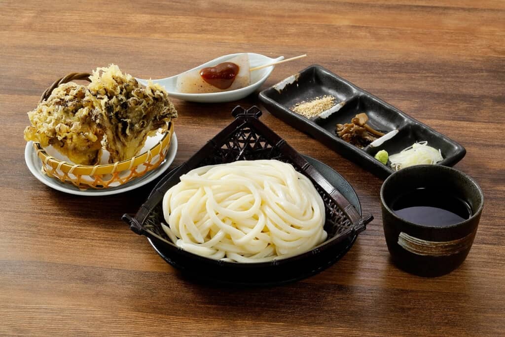 関越道|赤城高原SA(群馬県) 下り線 『水沢舞茸天うどん』