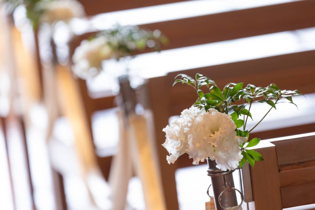 結婚式ヘアセットをセルフでしてみたら?(イメージ画像/出典:PIXTA)