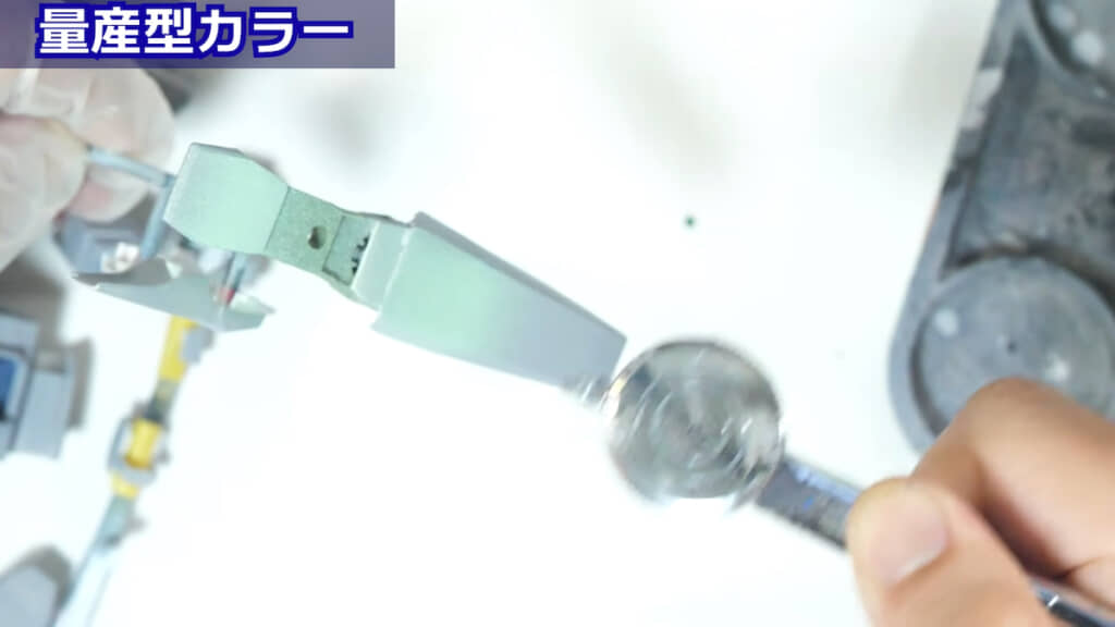 “量産型カラー”を吹き付ける