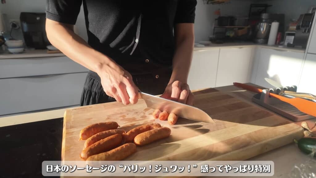 夫と娘さんの好物の日本のソーセージも焼きました