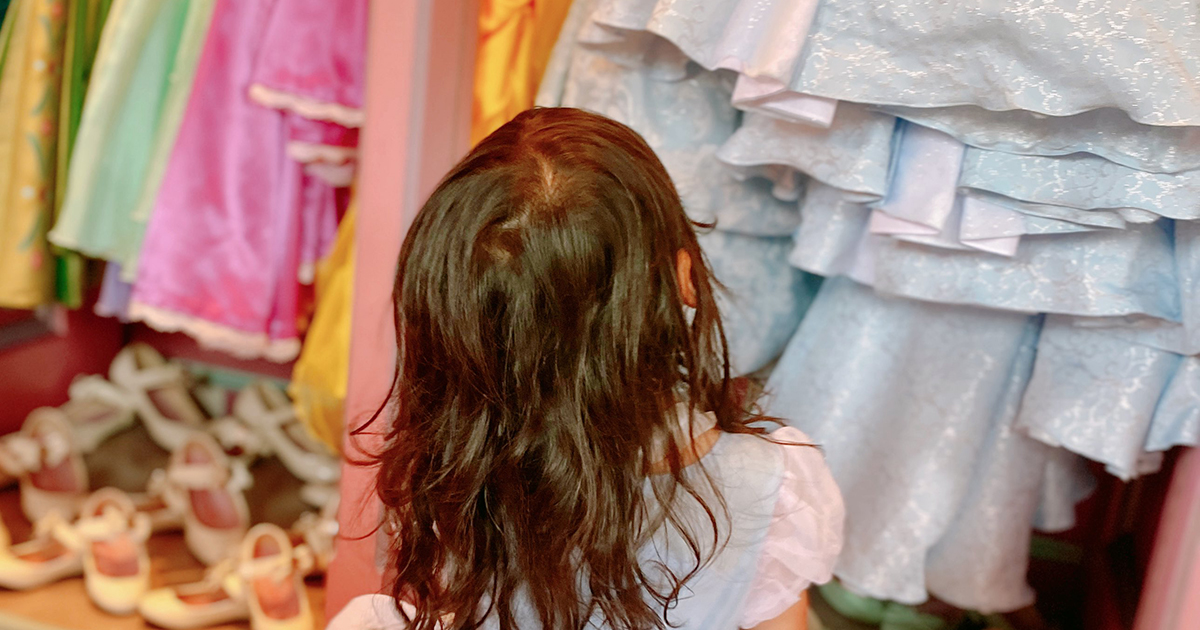 誕生日の3歳娘とディズニーへ→キャストにヘアメイクしてもらうと……　110万表示の“驚きの姿”に「想像しただけで泣けちゃう」「絶対やりたい」（1/2） | ディズニー ねとらぼ