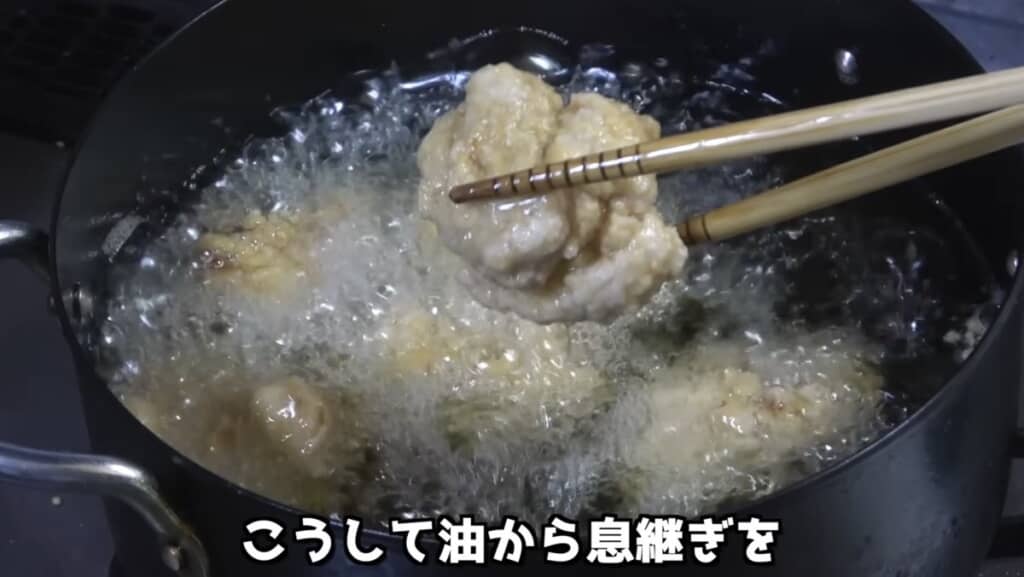 ときどき油から揚げて空気にふれさせる