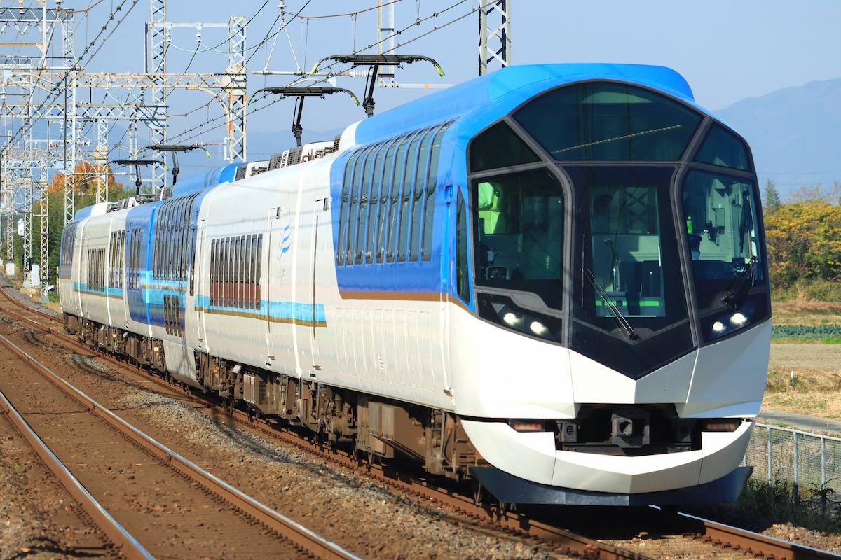 懐かしいしかわいい」近鉄電車×ファミリアの“バッグ”や“ランチボックス