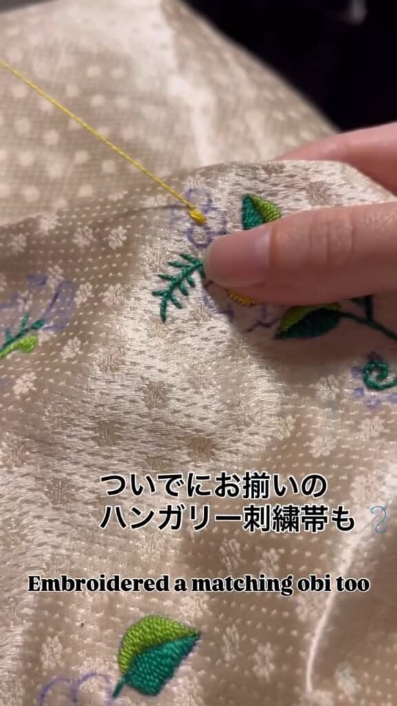 帯にもハンガリー刺しゅうを