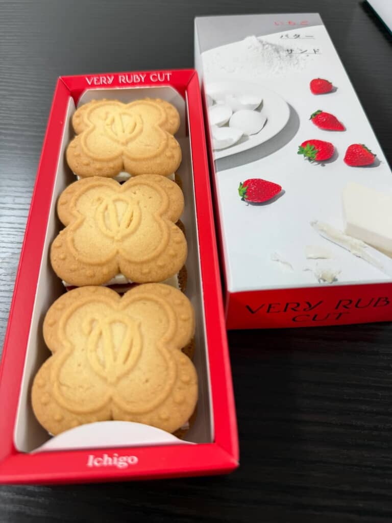 いちごバターサンド