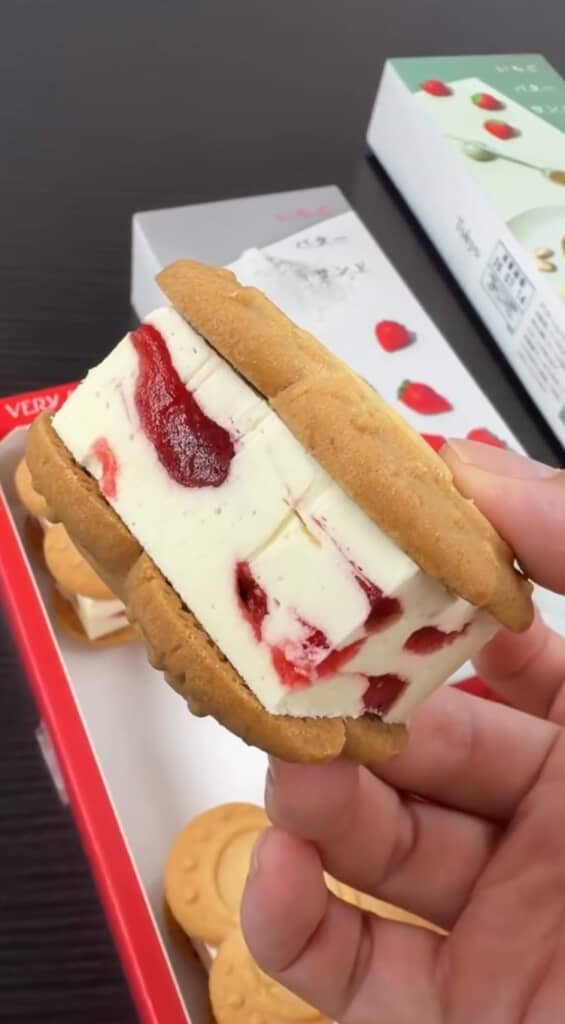 ホイップバタークリームが分厚い!
