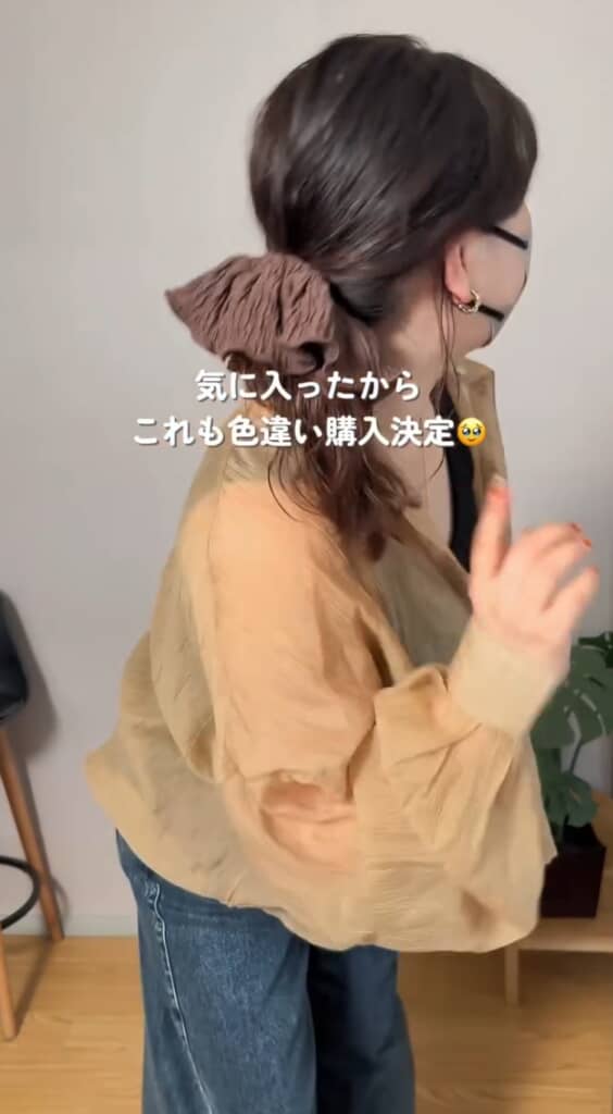 シュシュで簡単ヘアアレンジ風
