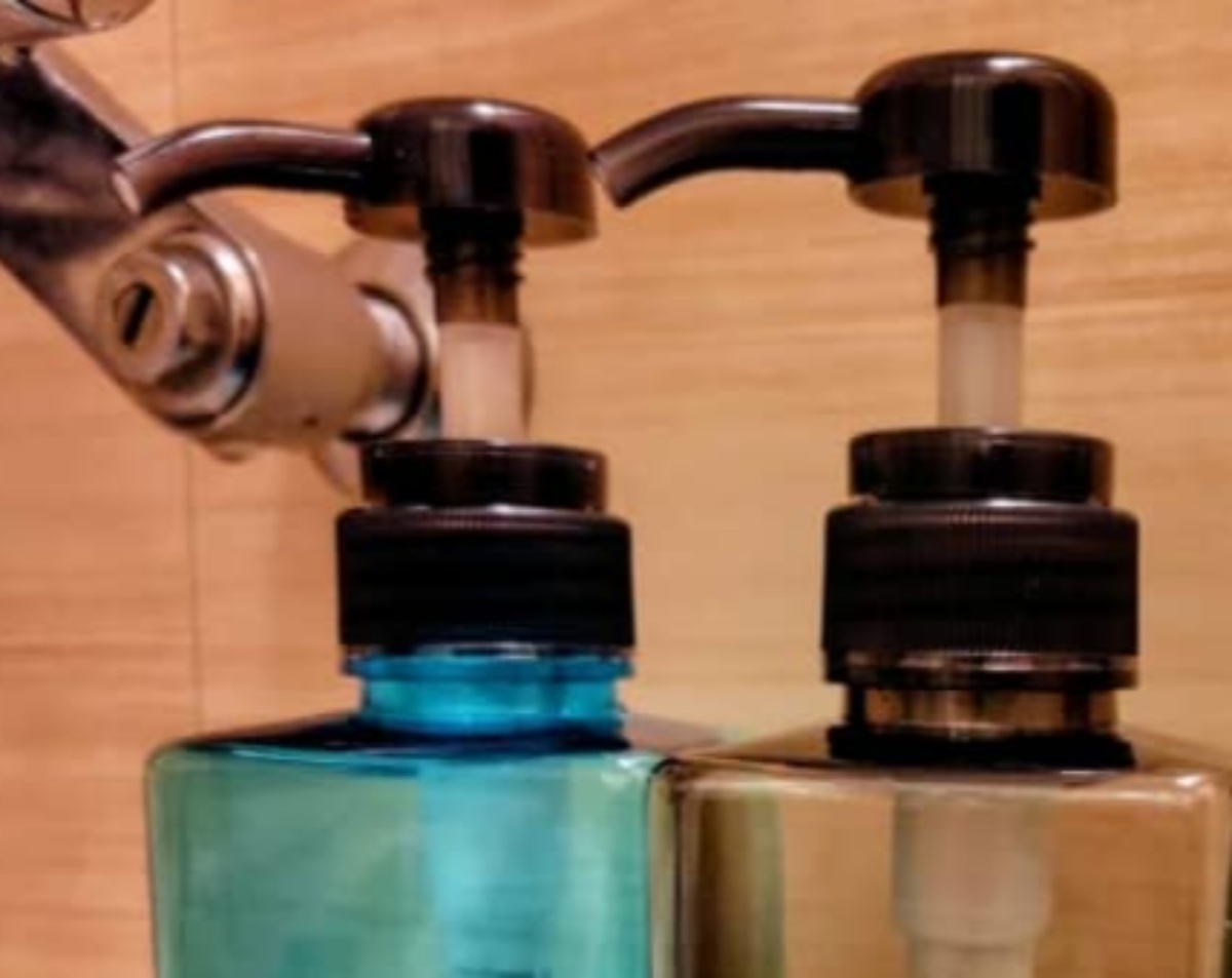 シャンプーボトルを3本新調→目印にシールを貼ったら…… とんでもない光景に噴き出し注意「パチもん感w」「海外の通販サイト」(2/3 ...