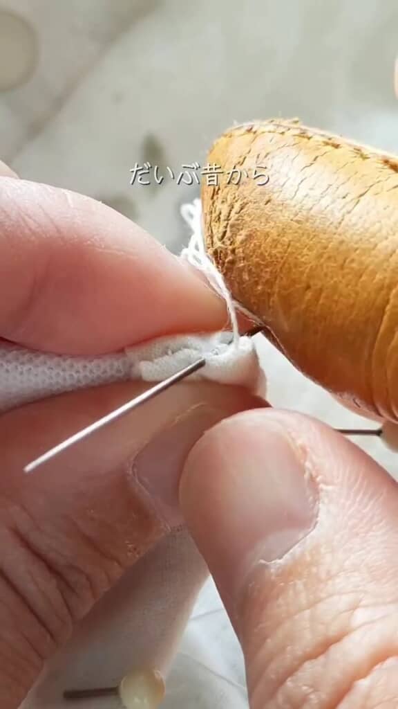 筒状に縫い合わせると……