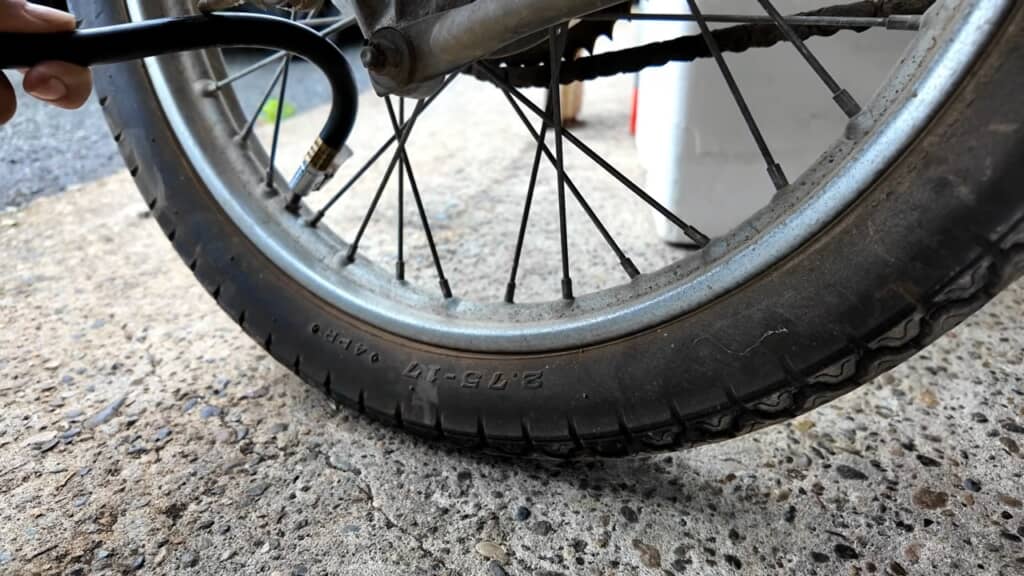 タイヤに空気を入れて本格始動