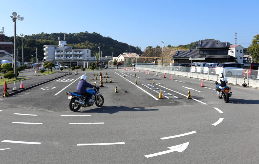 バイク教習のイメージ（出典：PIXTA）