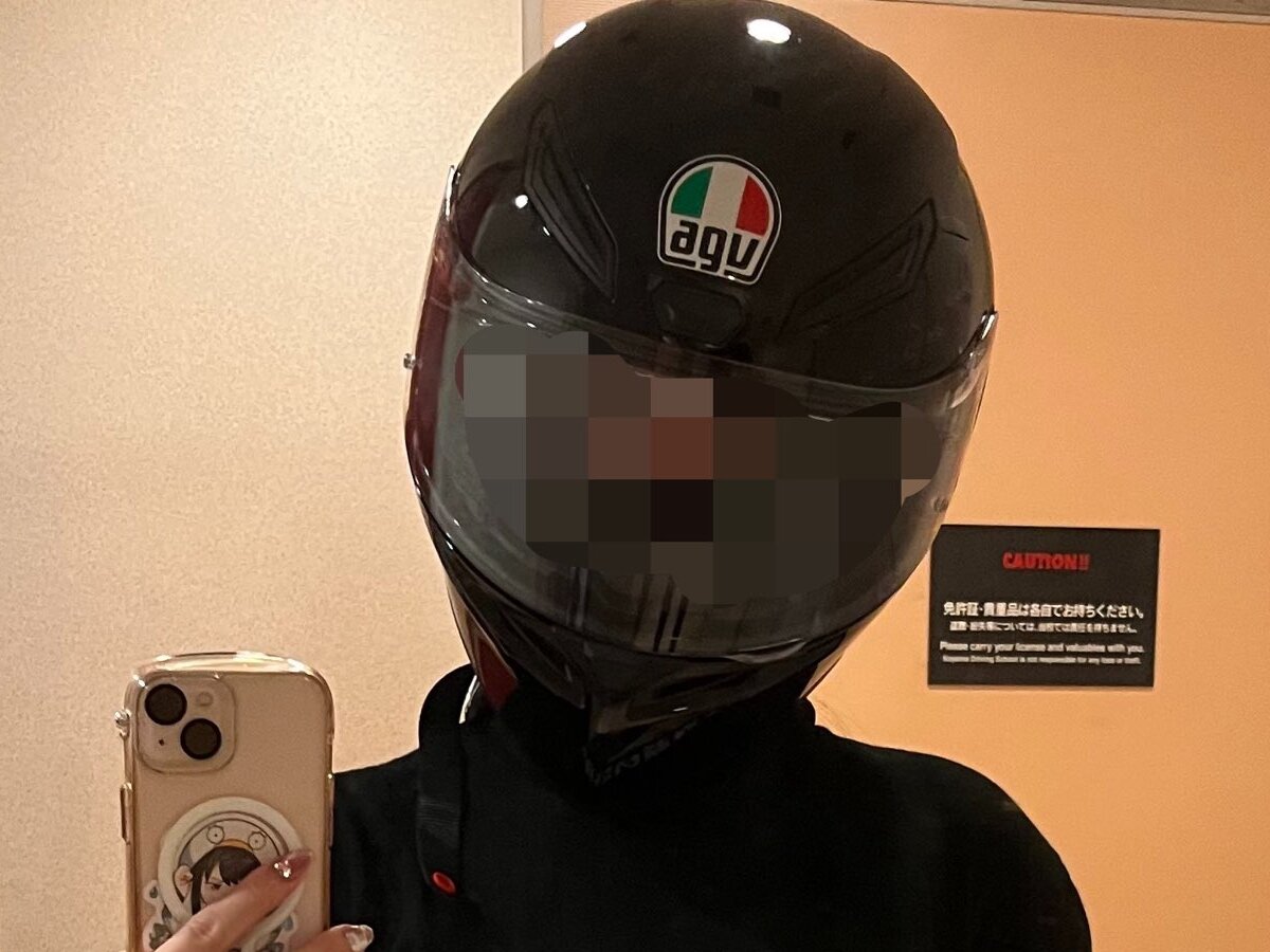 教習所行ったら「教官に爆ウケ」→まさかの格好が121万表示「その服どこに売っとんねん」「免許取る時これ着てこ」 | ライフスタイル ねとらぼ