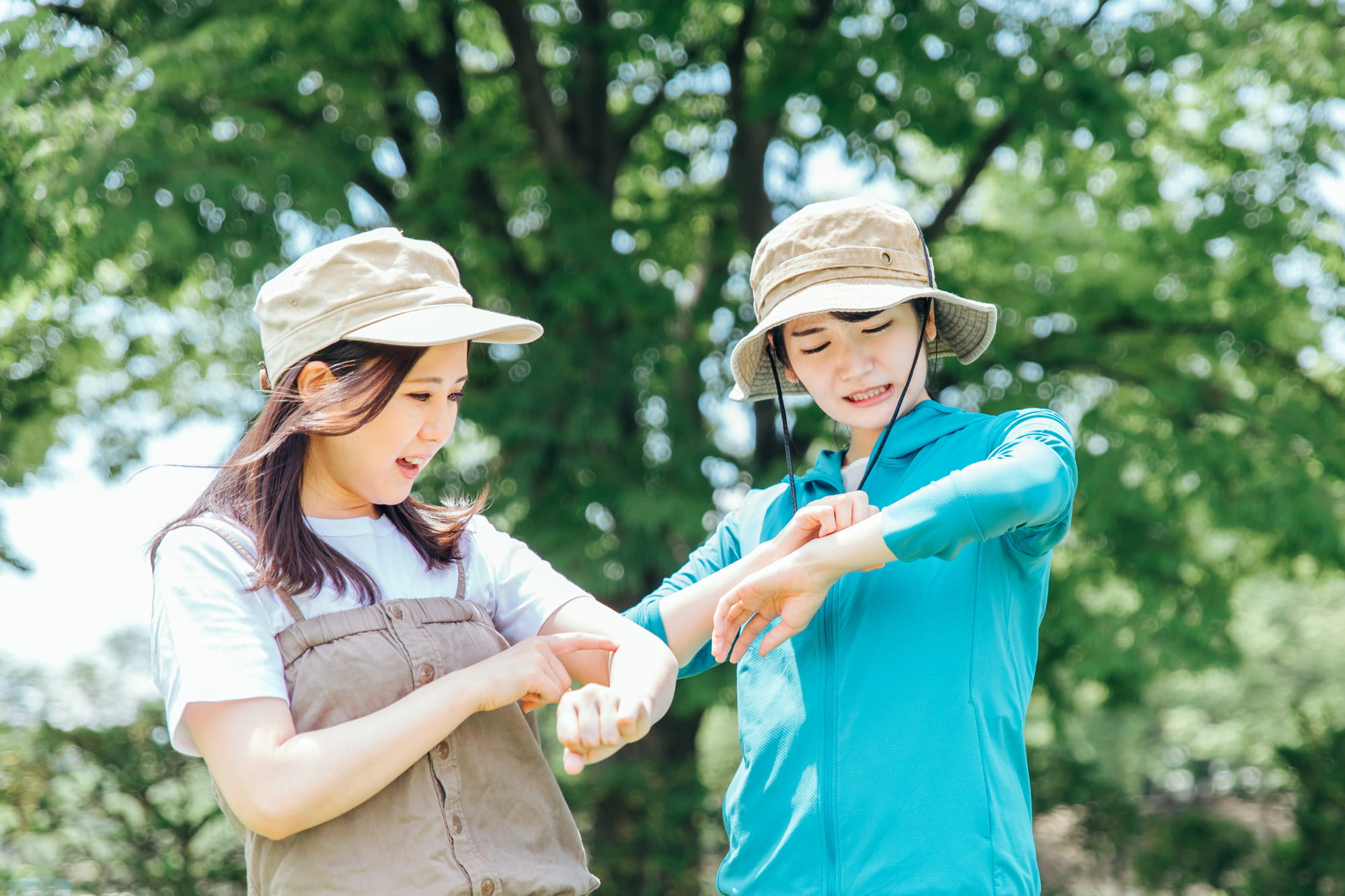 「虫が顔から避けて素通りしている」 アース製薬の“やさしい虫よけスプレー”に絶賛の声 「効果ばっちり、リピートです」「肌への刺激も少ない」(1/2) | ライフ ねとらぼリサーチ
