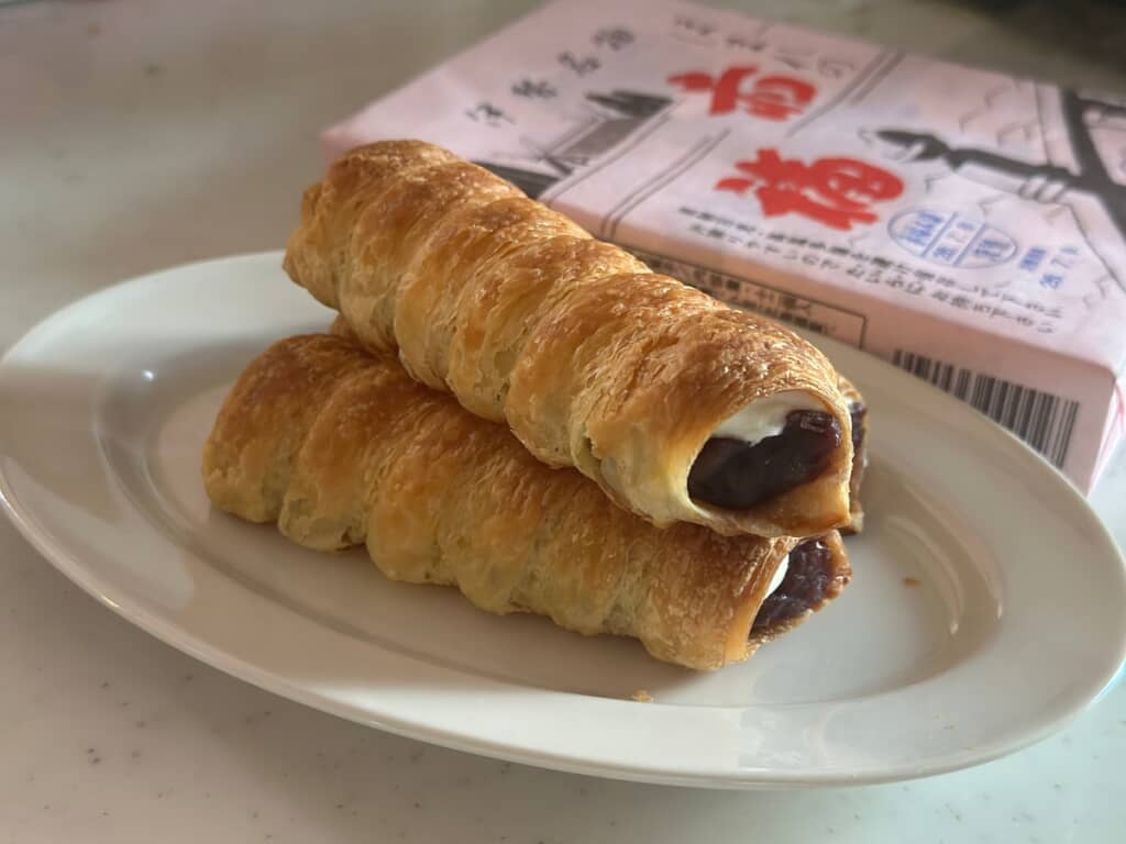 粒あんと和三盆クリームを詰め込んだ五十鈴茶屋のコルネがおいしそう!