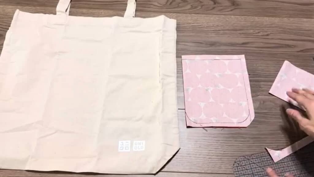 カットクロスをフタの形にカットしました