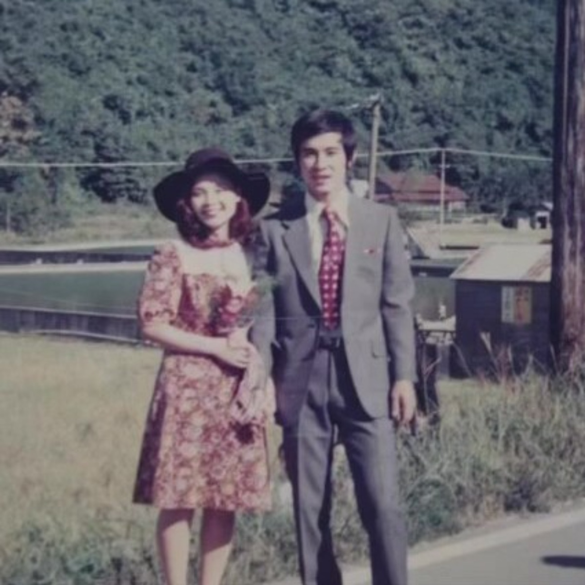 新婚旅行で身を寄せ合う夫婦→54年後、同じ場所で撮影したら…… 息をのむ1枚に「歳を取るって素敵なんだな」「こういう夫婦憧れる」(1/3) | ライフスタイル ねとらぼ