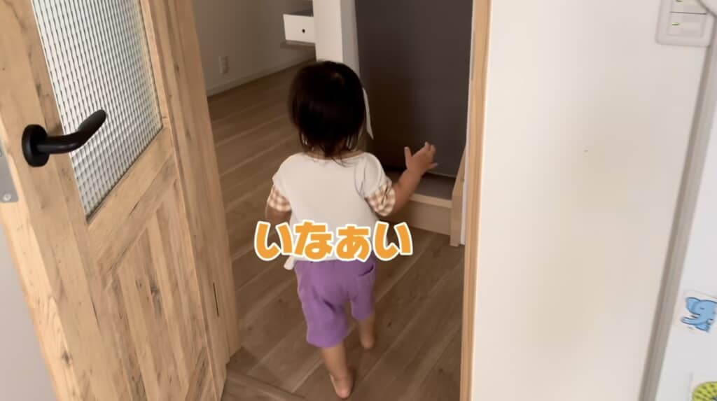 ずっと動物たちと暮らしてきたちびちゃん、お昼寝から目覚めた後の行動は……？